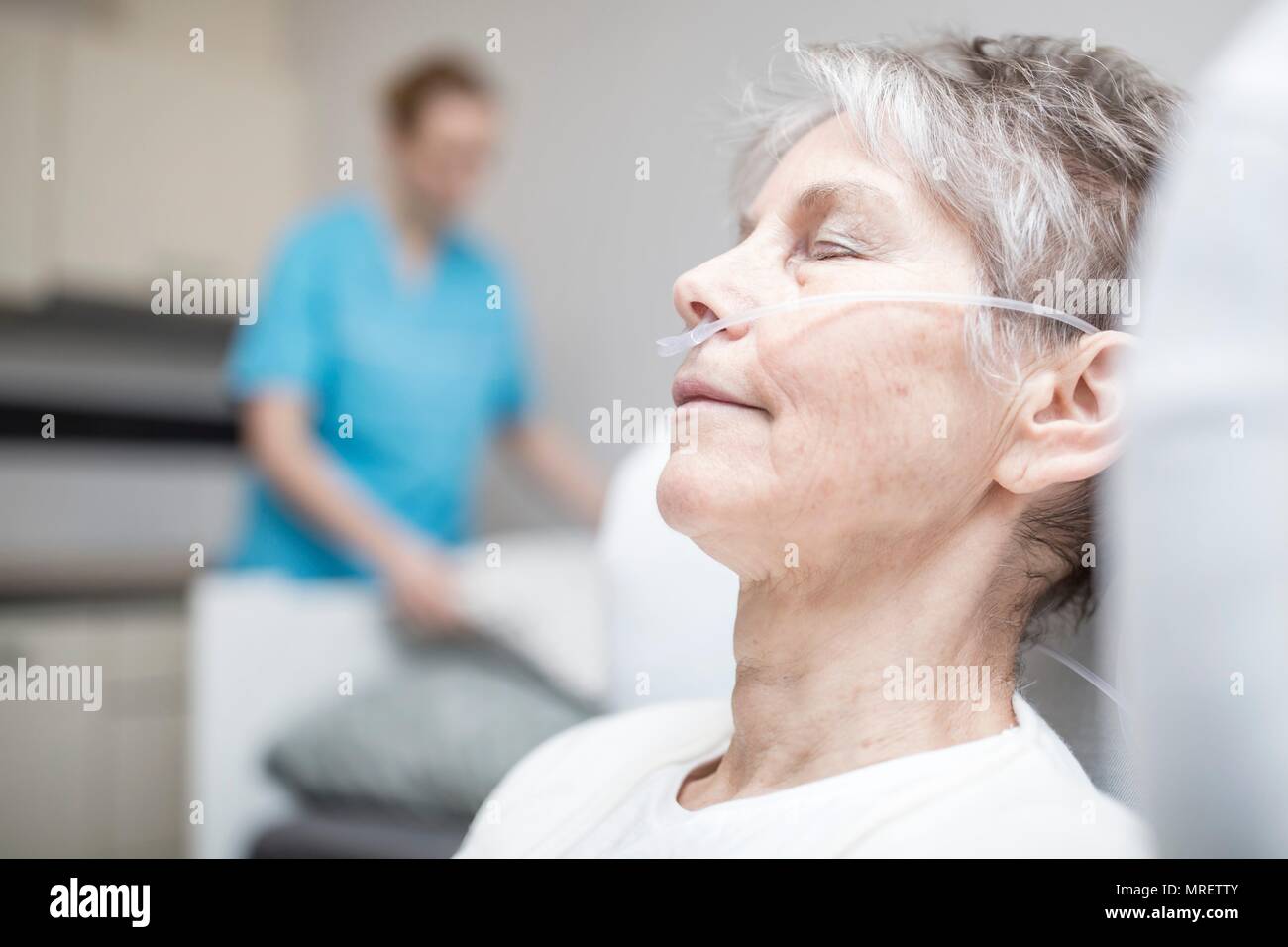 Senior woman with nasale. Banque D'Images