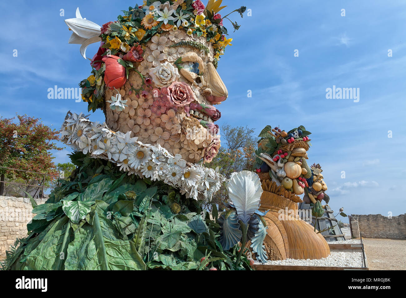 Les Baux de Provence, France - 22 septembre 2017 : 'Les Quatre Saisons'. Artiste Philip Haas Banque D'Images