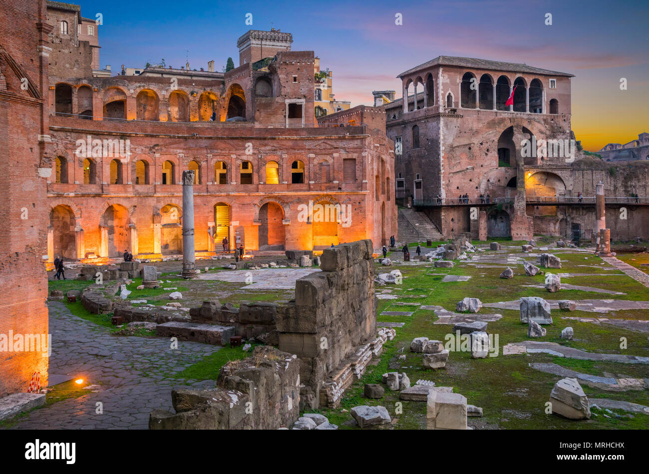 Les Marchés de Trajan au coucher du soleil à Rome, Italie. Banque D'Images
