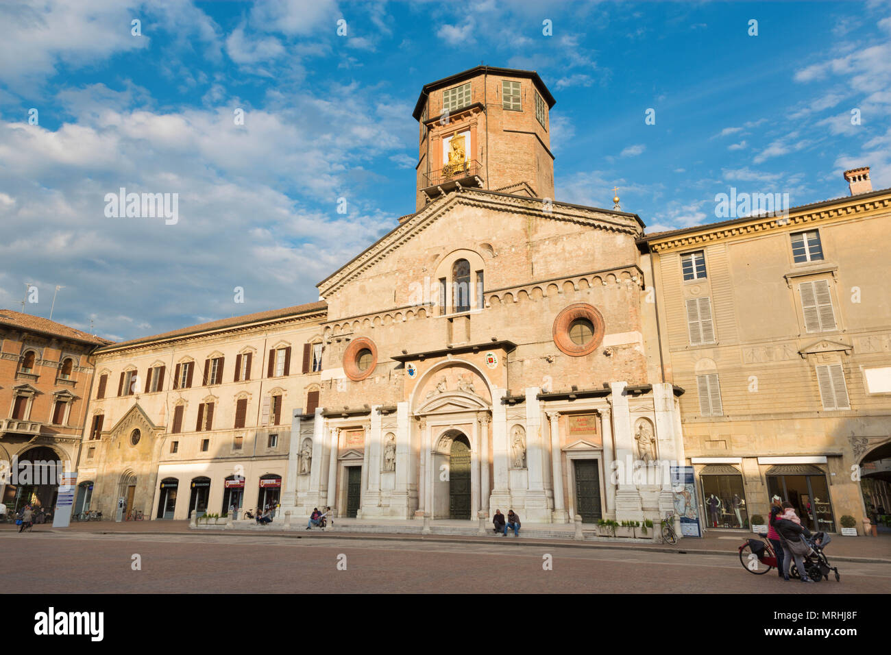 REGGIO EMILIA, ITALIE - 13 avril 2018 : La Piazza del Duomo. Banque D'Images