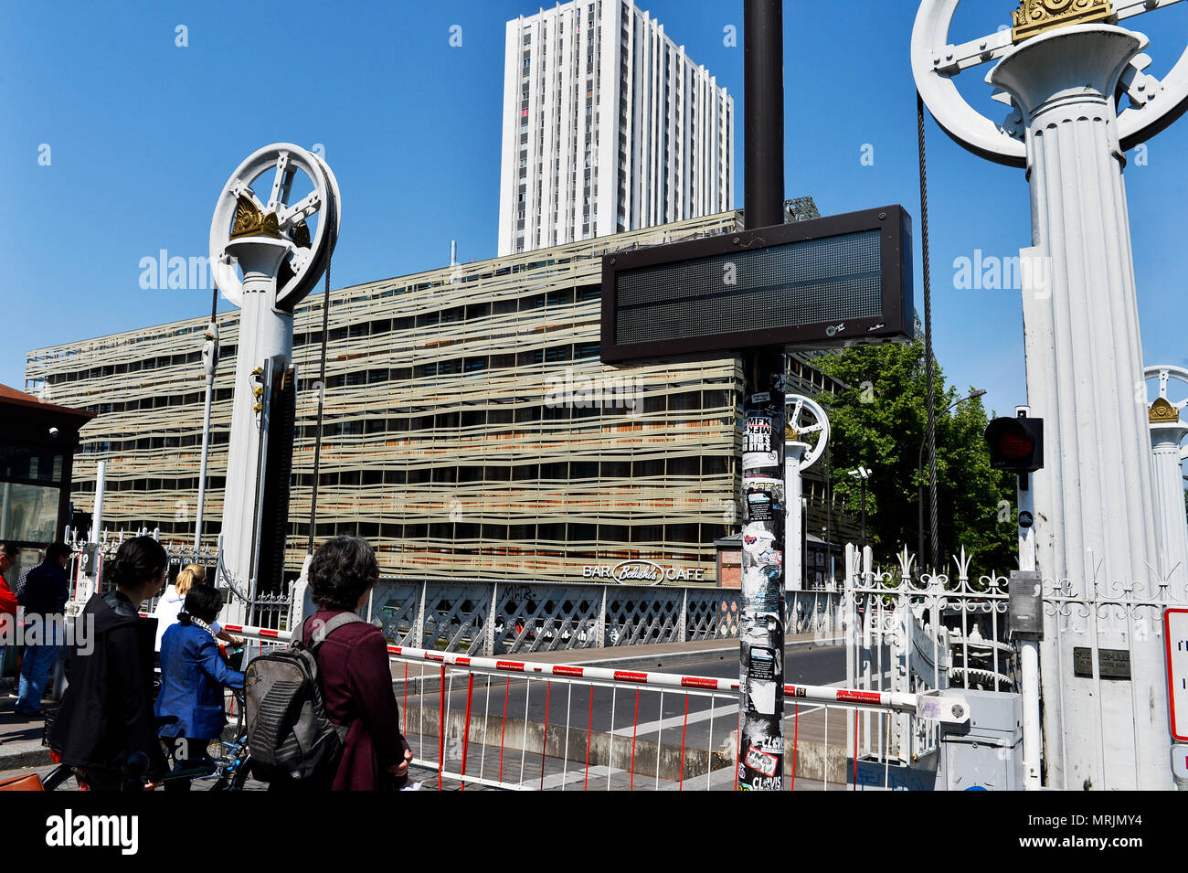 Pont de levage - rue de Crimée - Paris - France Banque D'Images