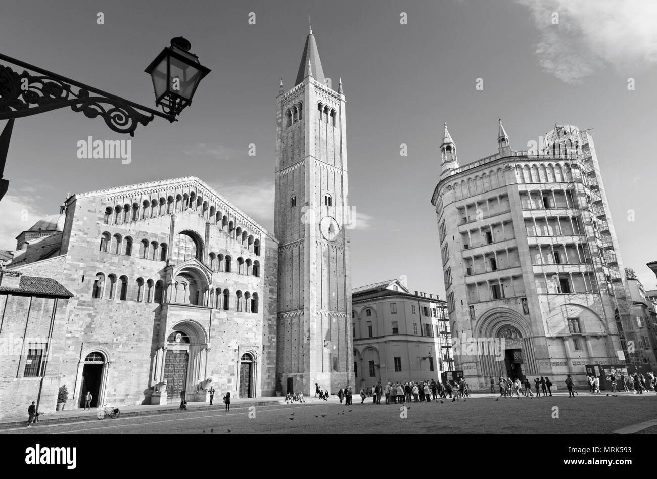 Parme, Italie - 17 avril 2018 : le Dôme - Duomo (la Cattedrale di Santa Maria Assunta) et le baptistère. Banque D'Images