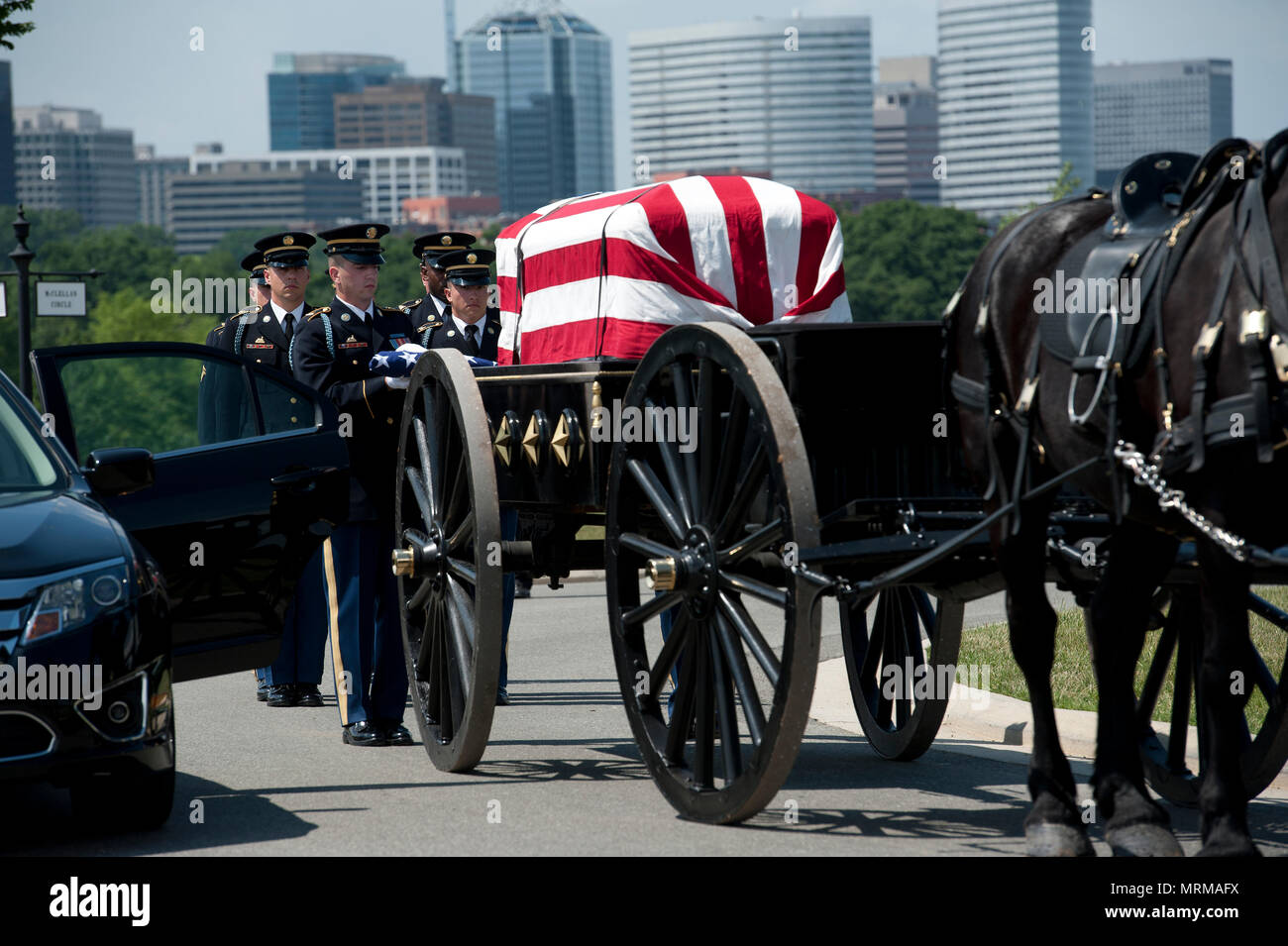 États-unis - le 11 juin : le capitaine George L. Barton de l'armée américaine, 101e Division aéroportée a été enterré aujourd'hui au cimetière national d'Arlington Arlington vierge Banque D'Images