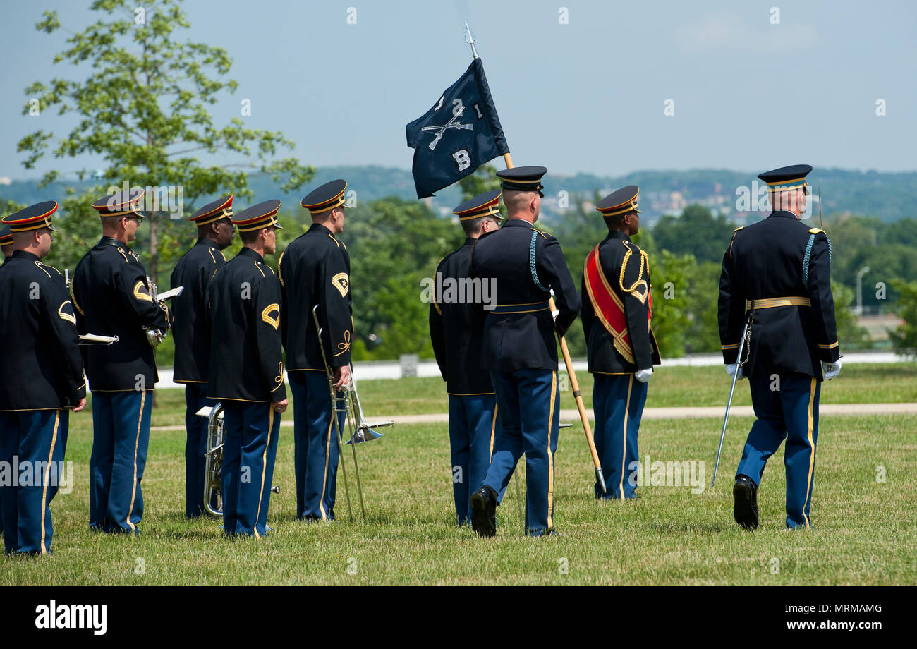 États-unis - le 11 juin : le capitaine George L. Barton de l'armée américaine, 101e Division aéroportée a été enterré aujourd'hui au cimetière national d'Arlington Arlington vierge Banque D'Images