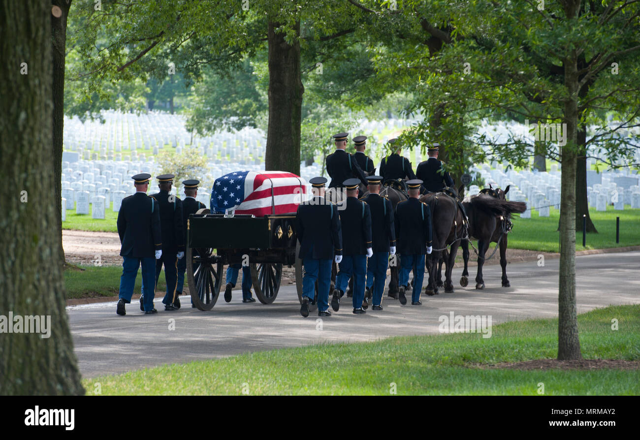 États-unis - le 11 juin : le capitaine George L. Barton de l'armée américaine, 101e Division aéroportée a été enterré aujourd'hui au cimetière national d'Arlington Arlington vierge Banque D'Images