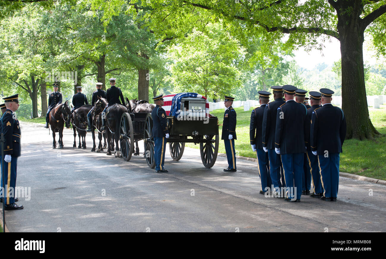 États-unis - le 11 juin : le capitaine George L. Barton de l'armée américaine, 101e Division aéroportée a été enterré aujourd'hui au cimetière national d'Arlington Arlington vierge Banque D'Images