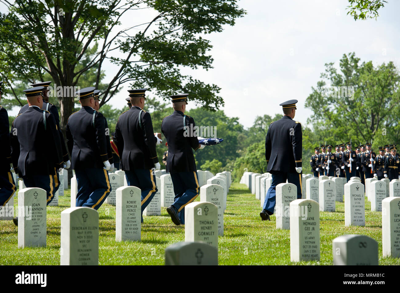 États-unis - le 11 juin : le capitaine George L. Barton de l'armée américaine, 101e Division aéroportée a été enterré aujourd'hui au cimetière national d'Arlington Arlington vierge Banque D'Images