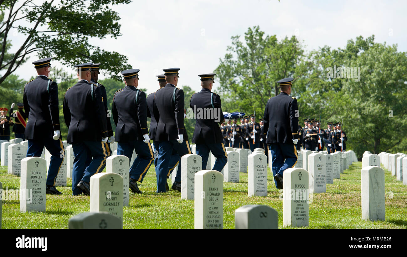 États-unis - le 11 juin : le capitaine George L. Barton de l'armée américaine, 101e Division aéroportée a été enterré aujourd'hui au cimetière national d'Arlington Arlington vierge Banque D'Images