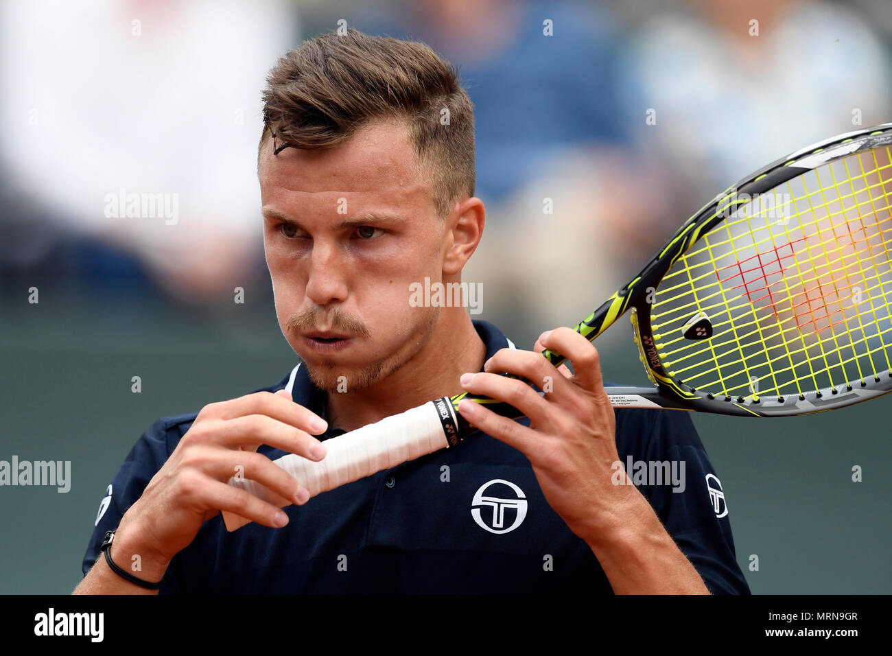 Genève. 27 mai, 2018. Marton Fucsovics de Hongrie réagit au cours de la  finale chez les hommes contre Peter Gojowczyk de l'Allemagne à la Genève  2018 ATP Tennis tournoi Open 250 à