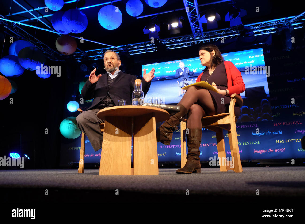 Hay Festival, Hay on Wye, UK - Mai 2018 - Ehud Barak, ancien Premier Ministre d'Israël sur la scène du Hay Festival pour discuter de son livre mon pays, Ma Vie - La lutte pour la paix, à la recherche d'Israël d'être interviewé par Bronwen Maddox - Photo Steven Mai / Alamy Live News Banque D'Images