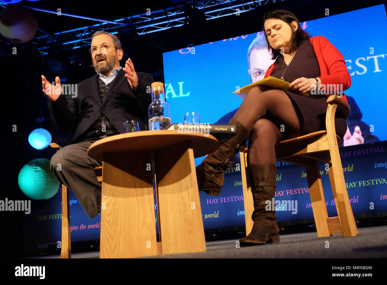 Hay Festival, Hay on Wye, UK - Mai 2018 - Ehud Barak, ancien Premier Ministre d'Israël sur la scène du Hay Festival pour discuter de son livre mon pays, Ma Vie - La lutte pour la paix, à la recherche d'Israël d'être interviewé par Bronwen Maddox - Photo Steven Mai / Alamy Live News Banque D'Images