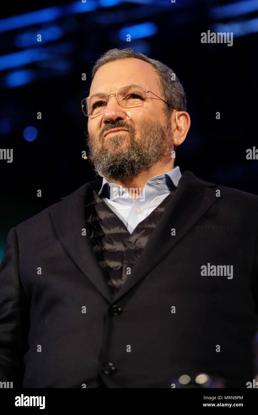 Hay Festival, Hay on Wye, UK - Mai 2018 - Ehud Barak, ancien Premier Ministre d'Israël sur la scène du Hay Festival pour discuter de son livre mon pays, Ma Vie - La lutte pour la paix, à la recherche d'Israël - Photo Steven Mai / Alamy Live News Banque D'Images Hay Festival, Hay on Wye, UK - Mai 2018 - Ehud Barak, ancien Premier Ministre d'Israël sur la scène du Hay Festival pour discuter de son livre mon pays, Ma Vie - La lutte pour la paix, à la recherche d'Israël - Photo Steven Mai / Alamy Live News Banque D'Images