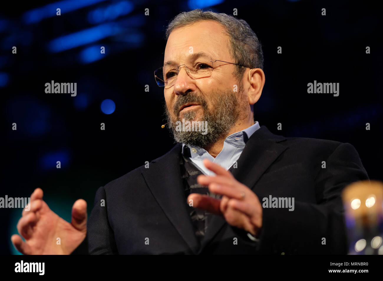Hay Festival, Hay on Wye, UK - Mai 2018 - Ehud Barak, ancien Premier Ministre d'Israël sur la scène du Hay Festival pour discuter de son livre mon pays, Ma Vie - La lutte pour la paix, à la recherche d'Israël - Photo Steven Mai / Alamy Live News Banque D'Images Hay Festival, Hay on Wye, UK - Mai 2018 - Ehud Barak, ancien Premier Ministre d'Israël sur la scène du Hay Festival pour discuter de son livre mon pays, Ma Vie - La lutte pour la paix, à la recherche d'Israël - Photo Steven Mai / Alamy Live News Banque D'Images