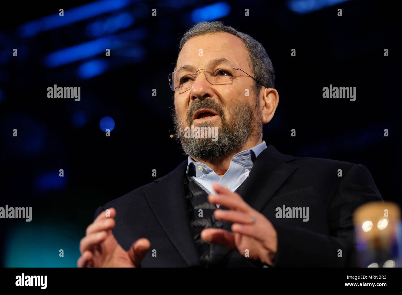 Hay Festival, Hay on Wye, UK - Mai 2018 - Ehud Barak, ancien Premier Ministre d'Israël sur la scène du Hay Festival pour discuter de son livre mon pays, Ma Vie - La lutte pour la paix, à la recherche d'Israël - Photo Steven Mai / Alamy Live News Banque D'Images Hay Festival, Hay on Wye, UK - Mai 2018 - Ehud Barak, ancien Premier Ministre d'Israël sur la scène du Hay Festival pour discuter de son livre mon pays, Ma Vie - La lutte pour la paix, à la recherche d'Israël - Photo Steven Mai / Alamy Live News Banque D'Images