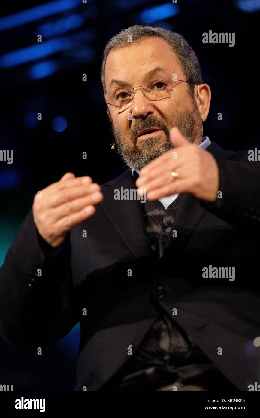 Hay Festival, Hay on Wye, UK - Mai 2018 - Ehud Barak, ancien Premier Ministre d'Israël sur la scène du Hay Festival pour discuter de son livre mon pays, Ma Vie - La lutte pour la paix, à la recherche d'Israël - Photo Steven Mai / Alamy Live News Banque D'Images Hay Festival, Hay on Wye, UK - Mai 2018 - Ehud Barak, ancien Premier Ministre d'Israël sur la scène du Hay Festival pour discuter de son livre mon pays, Ma Vie - La lutte pour la paix, à la recherche d'Israël - Photo Steven Mai / Alamy Live News Banque D'Images