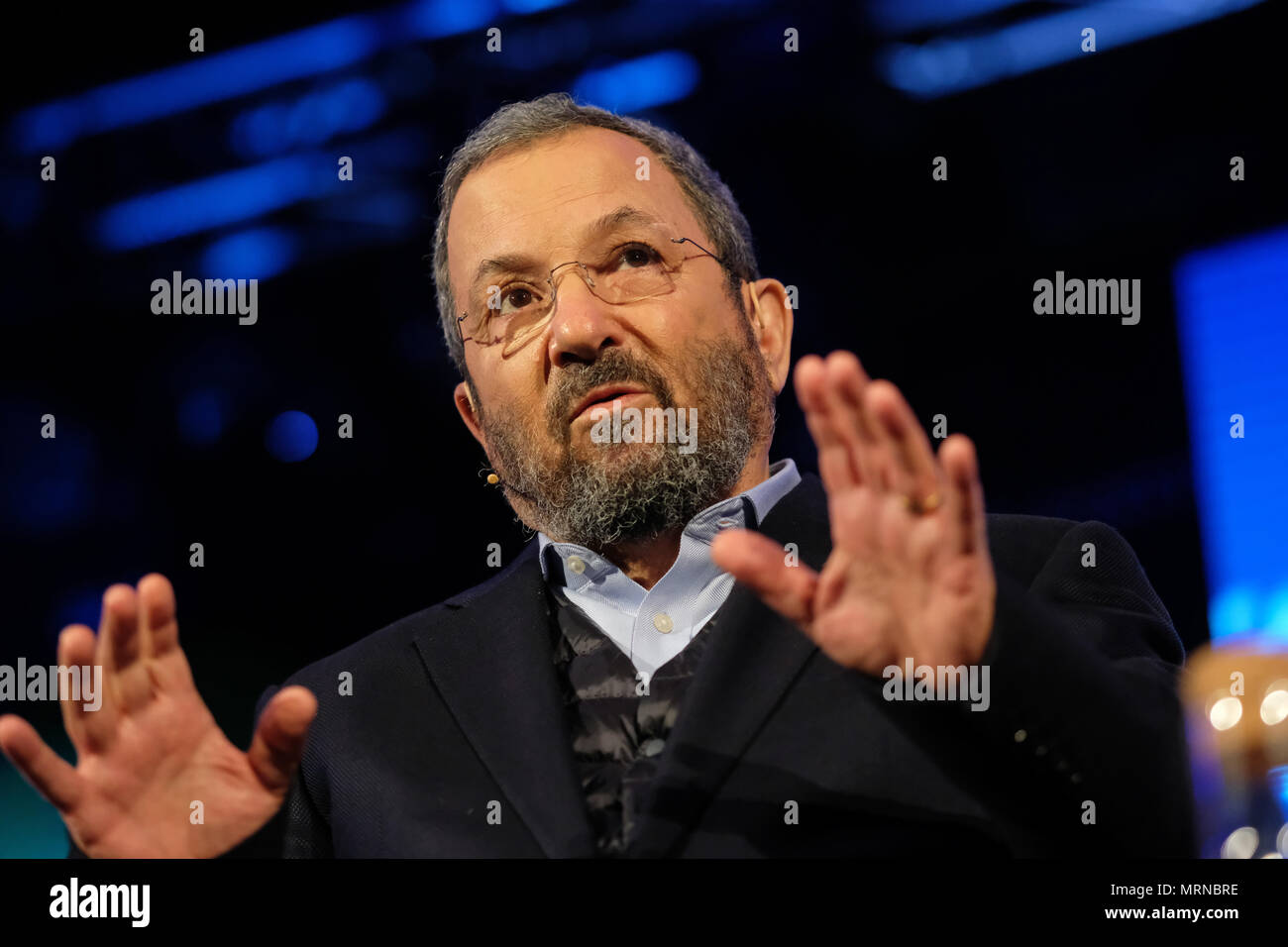 Hay Festival, Hay on Wye, UK - Mai 2018 - Ehud Barak, ancien Premier Ministre d'Israël sur la scène du Hay Festival pour discuter de son livre mon pays, Ma Vie - La lutte pour la paix, à la recherche d'Israël - Photo Steven Mai / Alamy Live News Banque D'Images Hay Festival, Hay on Wye, UK - Mai 2018 - Ehud Barak, ancien Premier Ministre d'Israël sur la scène du Hay Festival pour discuter de son livre mon pays, Ma Vie - La lutte pour la paix, à la recherche d'Israël - Photo Steven Mai / Alamy Live News Banque D'Images