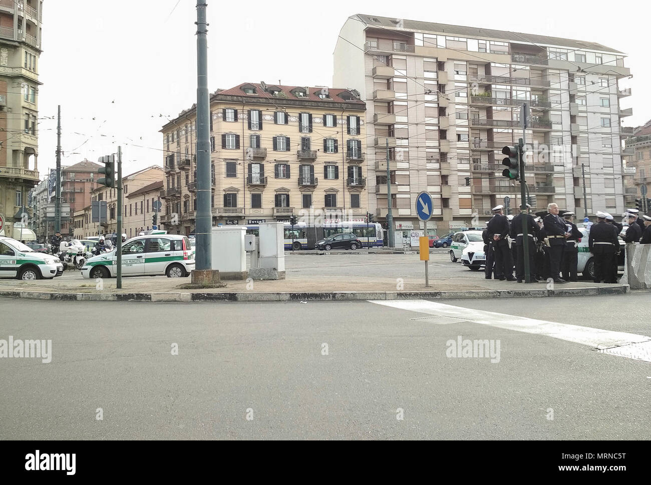 27 mai 2018 - Turin, Italy-May 27, 2018 : l'opération de désamorçage de l'armée italienne d'une bombe de la Seconde Guerre mondiale a trouvé dans la zone Lingotto de Turin Crédit : Stefano Guidi/ZUMA/Alamy Fil Live News Banque D'Images
