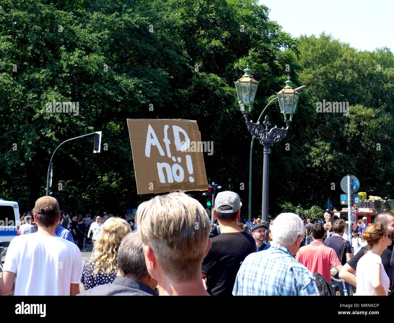 Berlin, Allemagne. 27 mai, 2018. "L'AfD wegbassen' - Démo anti-nazis, Berlin, dimanche, 27.5.2018 | Conditions de crédit dans le monde entier : dpa/Alamy Live News Banque D'Images