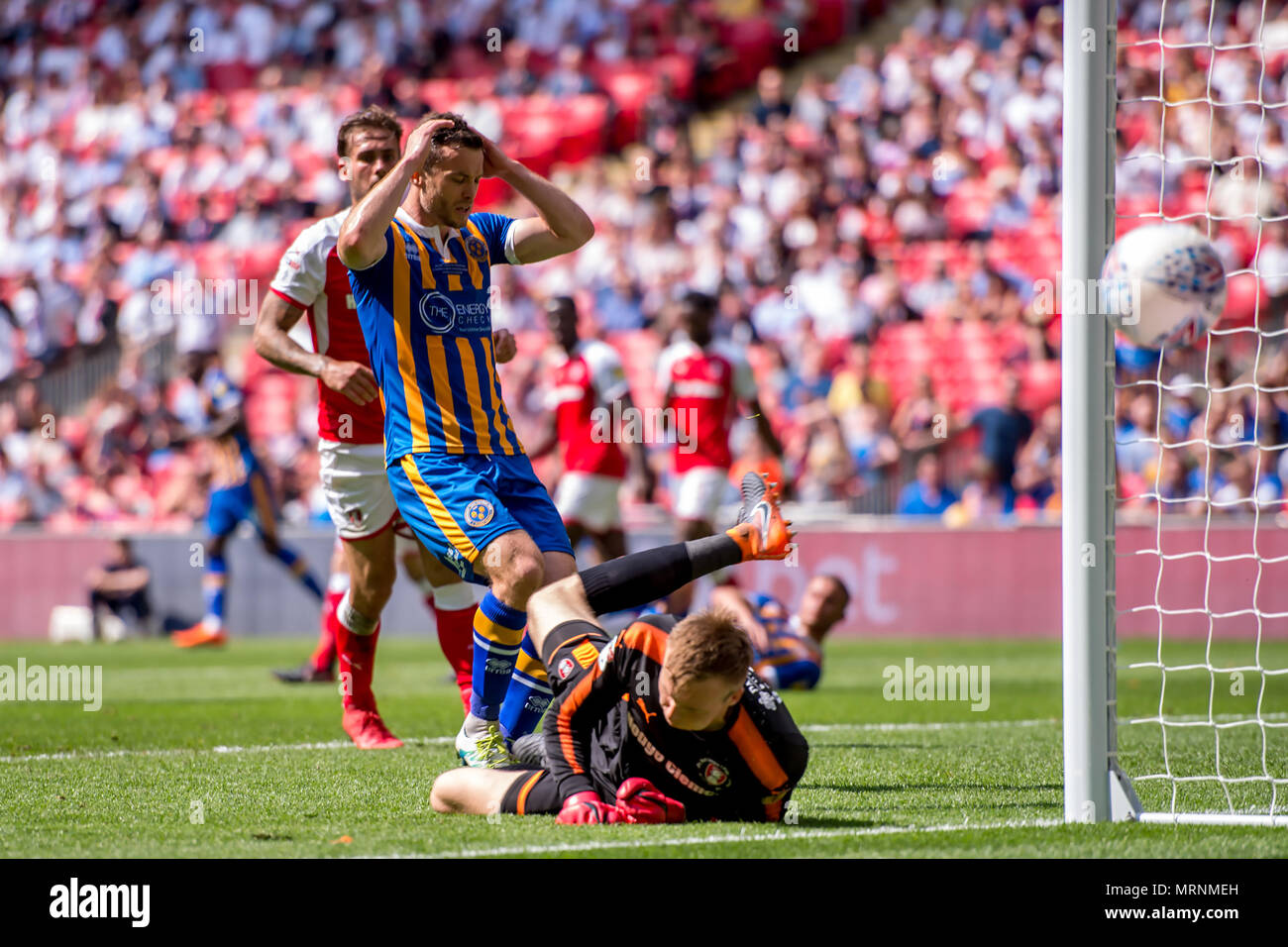 Londres, Angleterre. 27 mai 2018. Shaun Whalley de Shrewsbury Town rues une occasion manquée au cours de l'EFL Sky Bet League 1 Championnat Promotion match final entre Rotherham United et Shrewsbury Town au stade de Wembley, Londres, Angleterre le 27 mai 2018. Credit : THX Images/Alamy Live News Banque D'Images