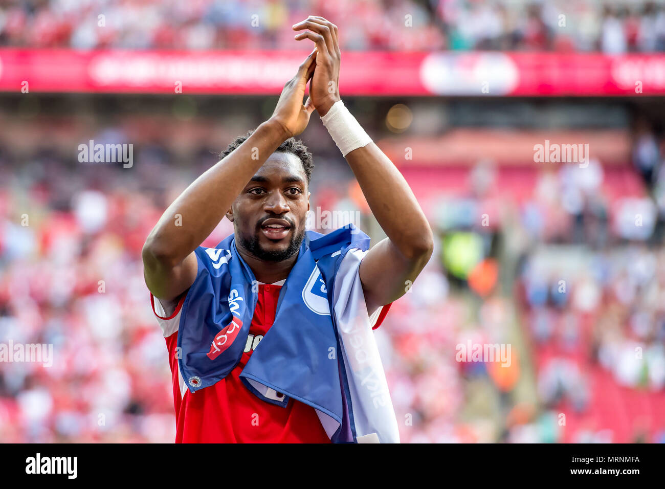 Londres, Angleterre. 27 mai 2018. Semi Ajayi de Rotherham United célèbre la promotion pour le championnat après la Ligue 1 pari Ciel EFL Championnat Promotion match final entre Rotherham United et Shrewsbury Town au stade de Wembley, Londres, Angleterre le 27 mai 2018. Credit : THX Images/Alamy Live News Banque D'Images