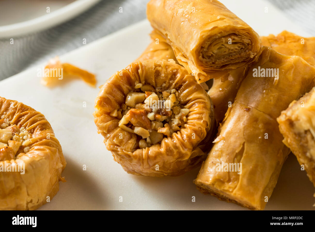 Baklava turc fait maison avec des pâtisseries au miel et noix Banque D'Images