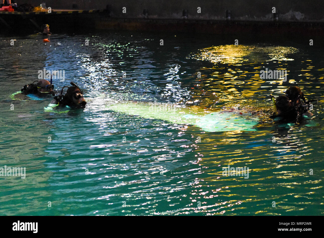 International Human-Powered Submarine races est une compétition d'ingénierie où les équipes conçoivent et exploitent des submersibles propulsés par des plongeurs pour tester la vitesse et la maniabilité. L'événement est organisé au David Taylor Model Basin, au sein de la Naval surface Warfare Center Carderock Division à West Bethesda, Maryland. L'image d'archives enregistre l'activité au cours du troisième jour des courses de 2017, mettant en évidence la conception expérimentale de véhicules sous-marins. Banque D'Images