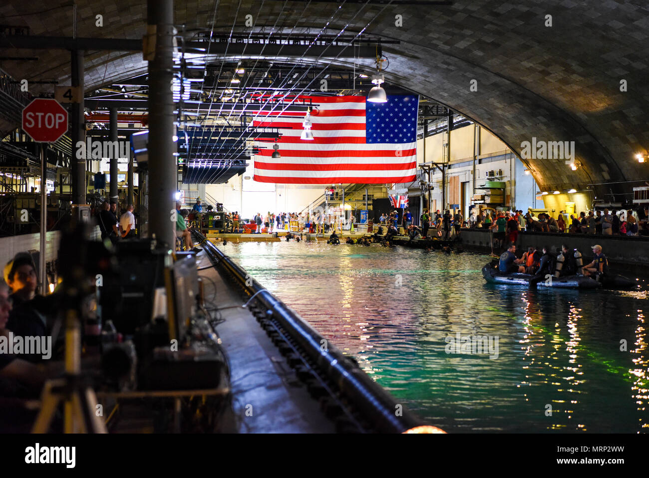 International Human-Powered Submarine races est une compétition d'ingénierie récurrente axée sur les véhicules sous-marins à propulsion humaine opérant dans des environnements d'essai contrôlés. Organisé au Naval surface Warfare Center Carderock Division à West Bethesda, Maryland, l'événement utilise le bassin modèle David Taylor pour les essais. L'image d'archives enregistre les participants et l'équipement pendant la troisième journée des courses de 2017. Banque D'Images