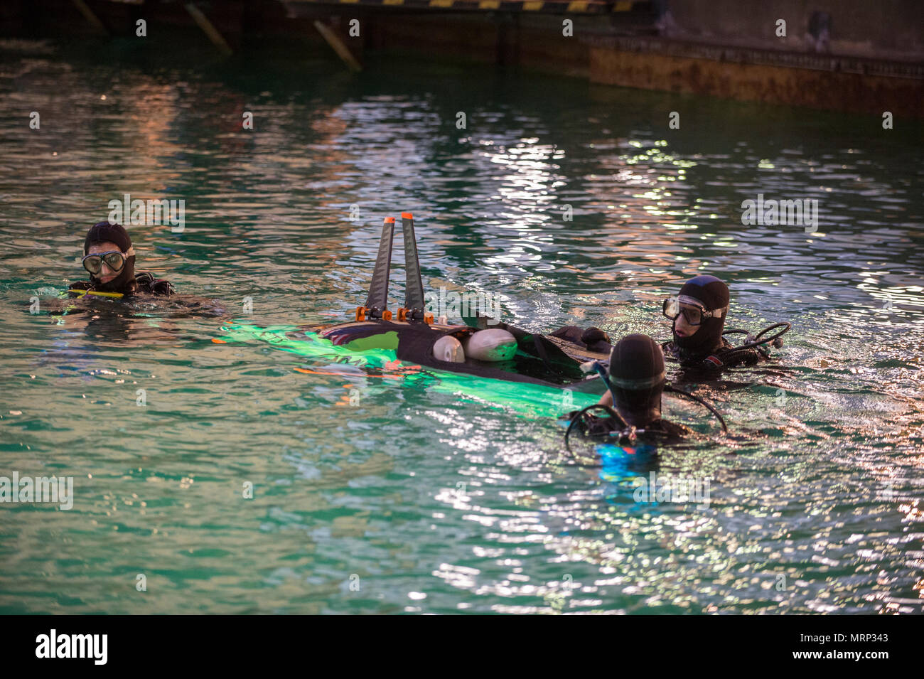 International Human-Powered Submarine races est un événement d'ingénierie compétitif qui se tient au David Taylor Model Basin dans la Naval surface Warfare Center Carderock Division à West Bethesda, Maryland, le 28 juin 2017. Les équipes exploitent des sous-marins propulsés par des plongeurs dans un environnement de bassin d'essai contrôlé. L'image d'archive enregistre l'activité de course pendant le troisième jour de compétition. Banque D'Images