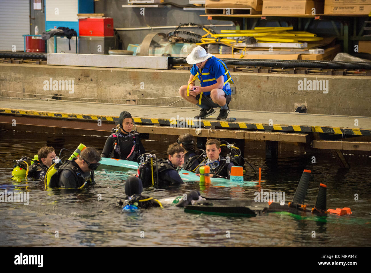 International Human-Powered Submarine races est un événement d'ingénierie compétitif qui se tient au David Taylor Model Basin dans la Naval surface Warfare Center Carderock Division à West Bethesda, Maryland, le 28 juin 2017. Les équipes exploitent des sous-marins propulsés par des plongeurs dans un environnement de bassin d'essai contrôlé. L'image d'archive enregistre l'activité de course pendant le troisième jour de compétition. Banque D'Images