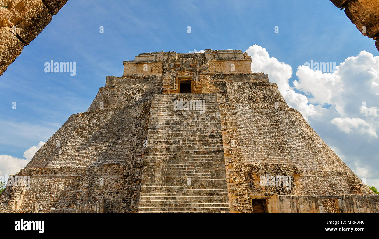 Pyramide du Magicien - Uxmal Banque D'Images