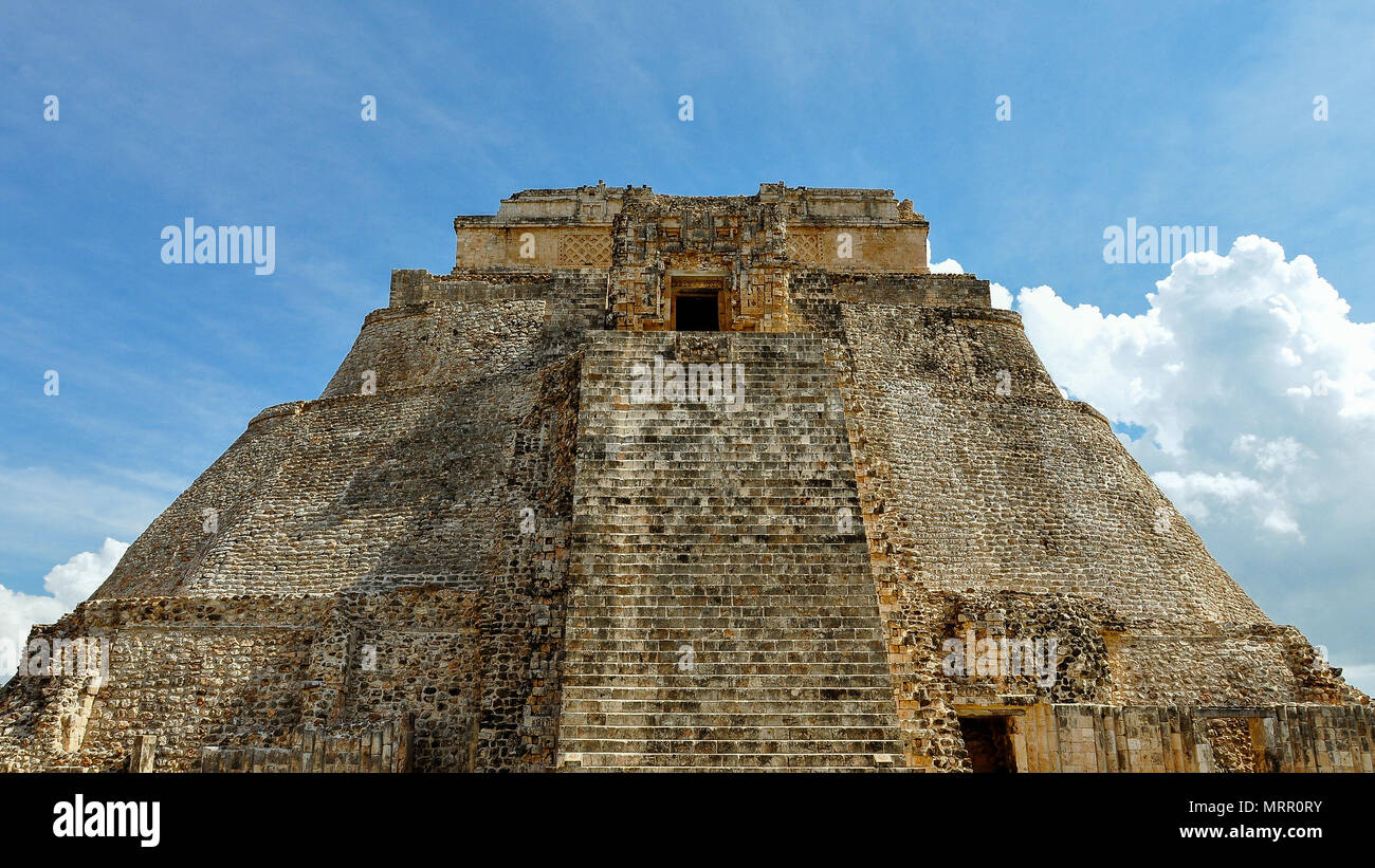 Pyramide du Magicien - Uxmal Banque D'Images
