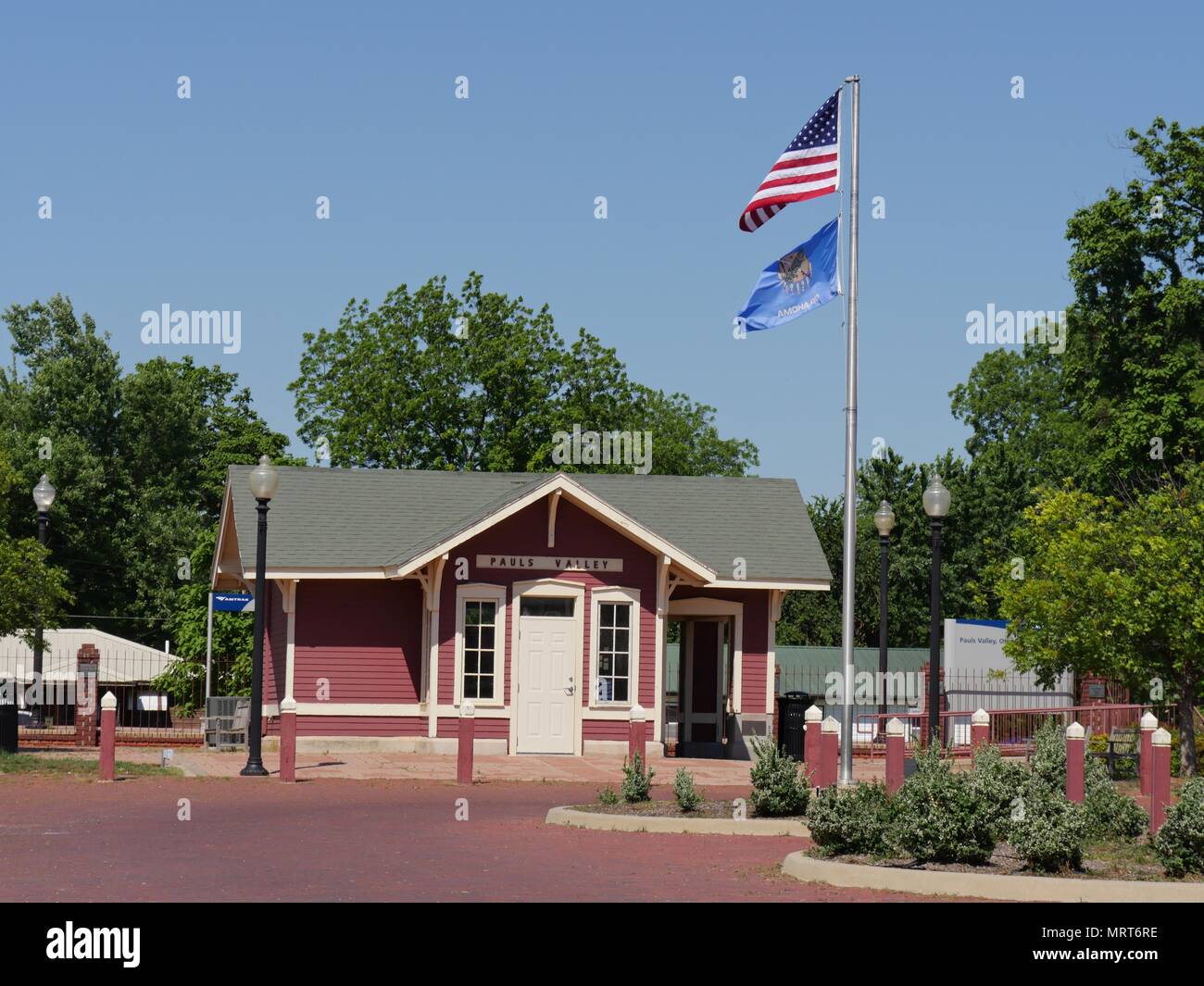 PAULS VALLEY, OKLAHOMA—AOÛT 2017 : le dépôt ferroviaire et le musée du dépôt de Santa Fe ont été restaurés et sont l'un des points de repère de la vallée de Pauls. Banque D'Images