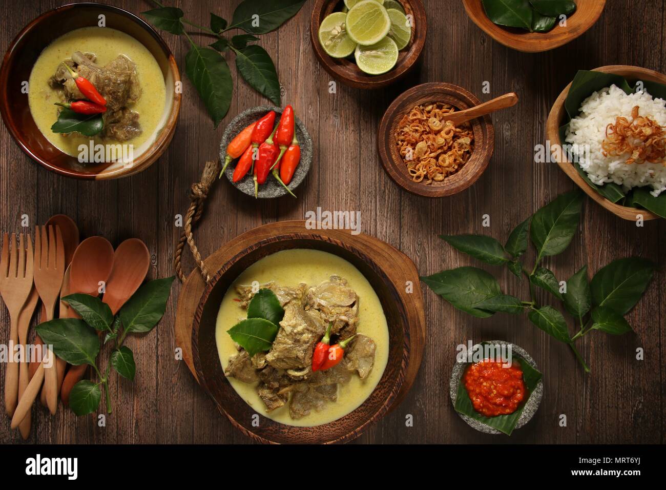 Gulai Kambing. Potage au curry de mouton traditionnel javanais. Banque D'Images
