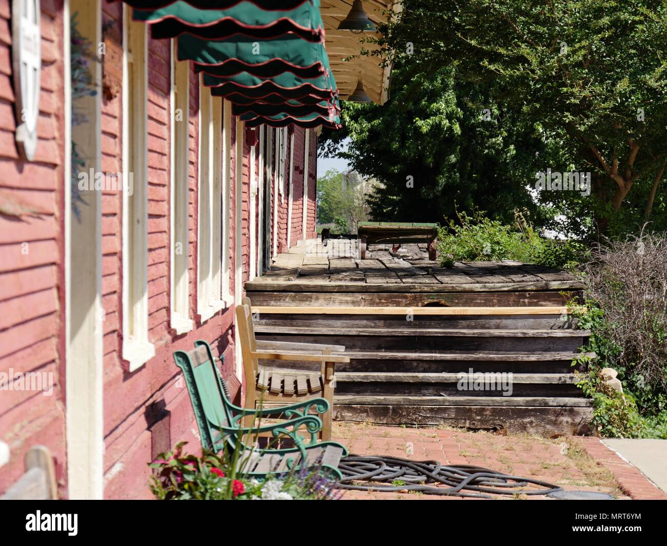 Ruines d'une plate-forme du train, Pauls Valley, California Banque D'Images
