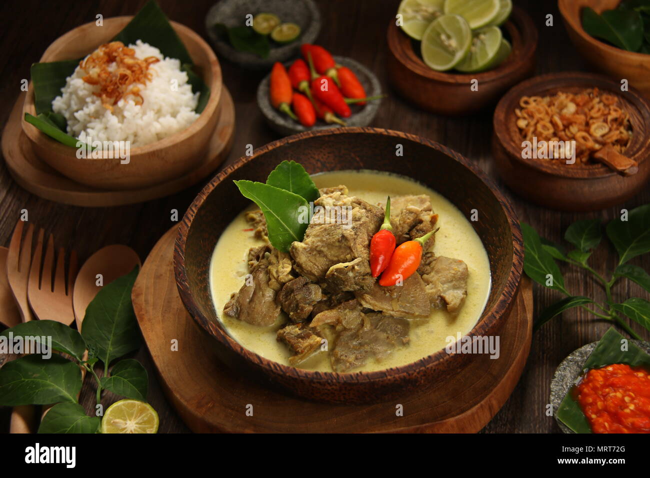 Gulai Kambing. Potage au curry de mouton traditionnel javanais. Banque D'Images