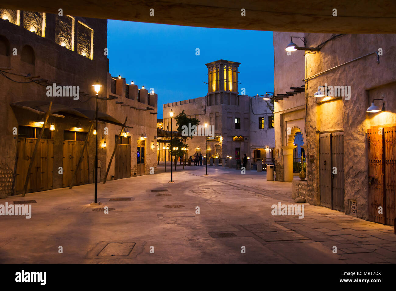 Dubaï, Émirats arabes unis - 30 janvier 2018 : Al Fahidi quartier historique au crépuscule, un quartier historique de Dubaï, Emirats arabes unis (EAU) Banque D'Images