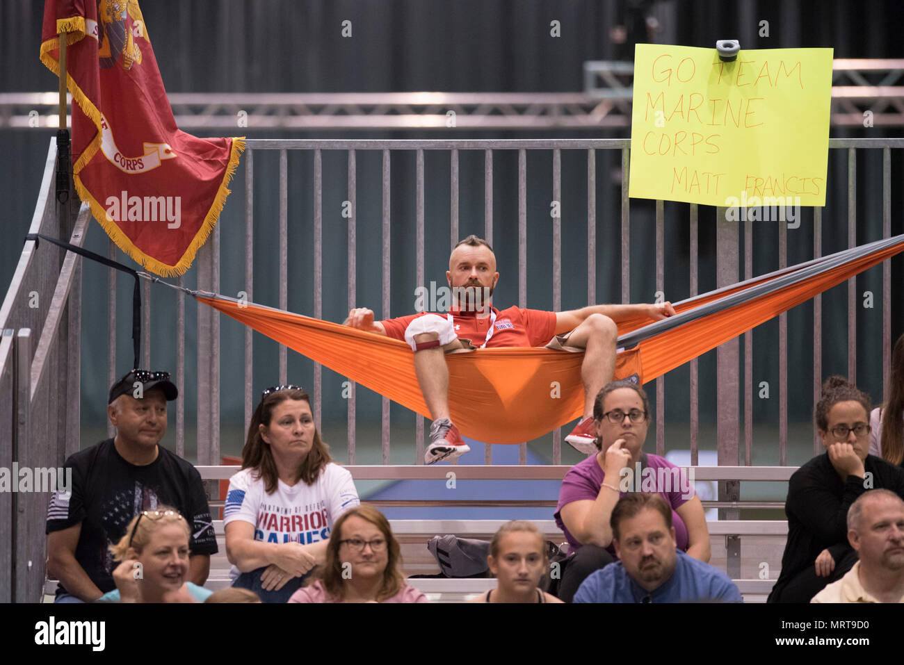 SSgt vétéran du Corps des Marines. Matthieu Francis participe au tir à l'pendant la 2017 Ministère de la Défense (DoD) Jeux de guerrier au McCormick Place à Chicago, Illinois, le 3 juillet 2017. La DoD Warrior Jeux sont un événement annuel permettant aux blessés, malades et blessés militaires et anciens combattants à la concurrence dans les sports paralympiques-style dont le tir à l'arc, randonnée à vélo, terrain, tir, le volleyball assis, natation, athlétisme et de basket-ball en fauteuil roulant. (DoD photo par Roger L. Wollenberg) Banque D'Images