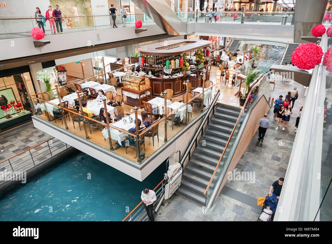 MARINA BAY, SINGAPOUR - Jan 20, 2017 : The Shoppes at Marina Bay Sands est un célèbre centre commercial de Singapour voyage destination. Banque D'Images