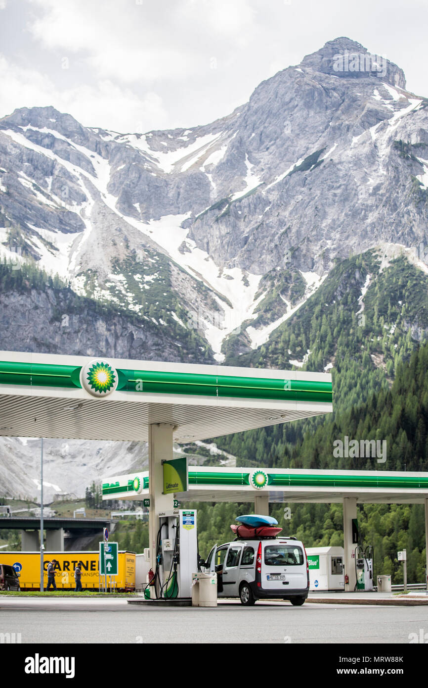 FLACHAU, Autriche - 10 mai 2018 : BP station essence à l'A10, l'Autriche. Restitution Tauernalm Banque D'Images