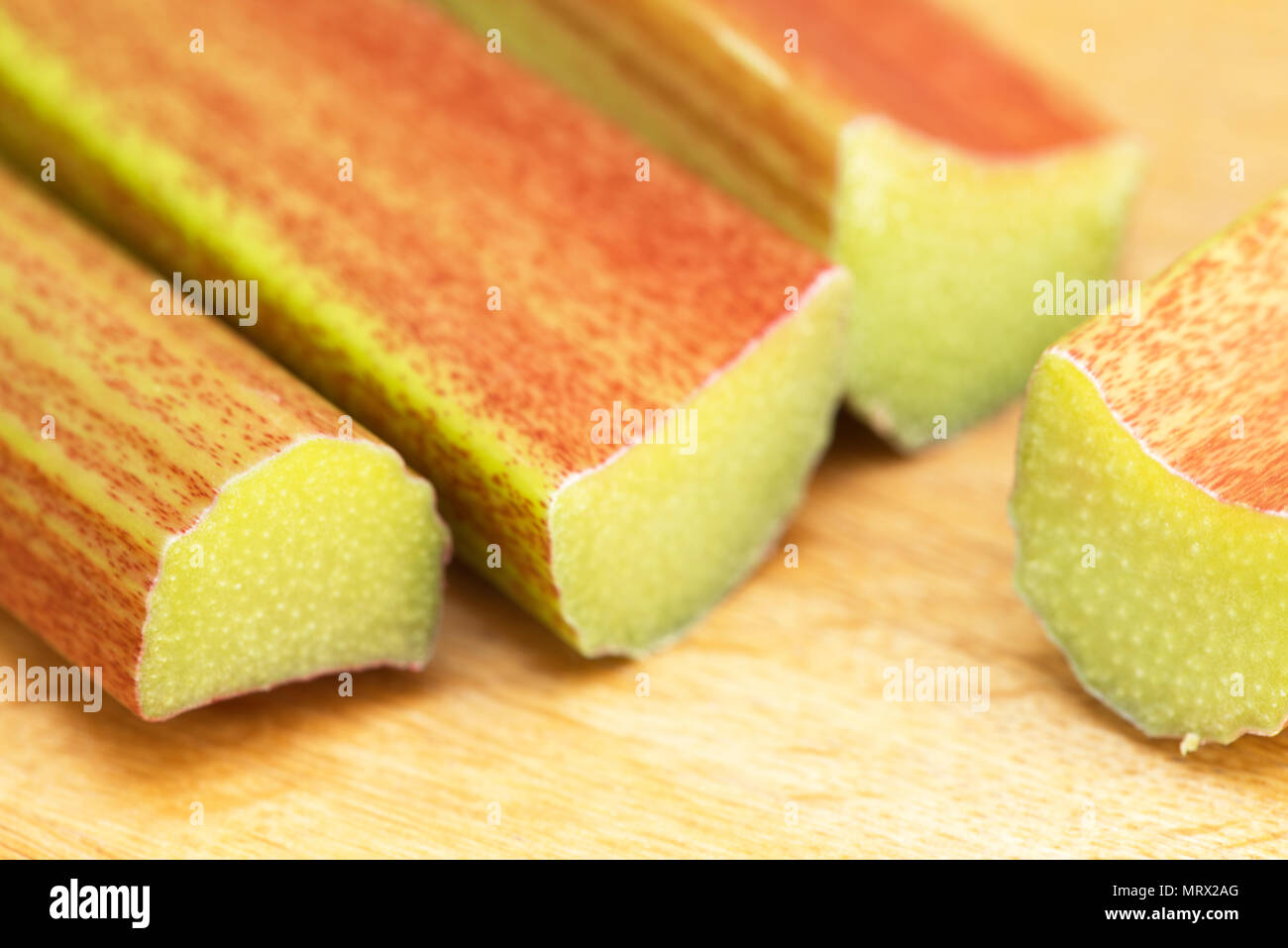 Rhubarbe fraîche Banque D'Images