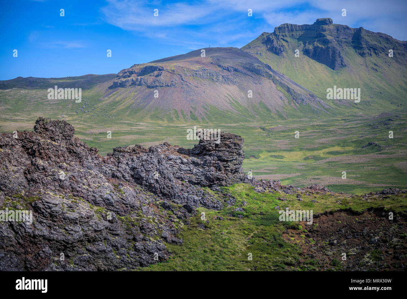 Incroyable vue panoramique sur la montagne photo de paysage sur l'Islande l'été Banque D'Images