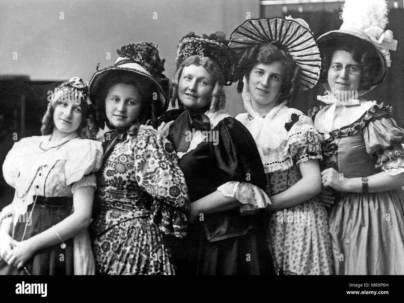 La mode, cinq femmes avec des chapeaux, portrait de groupe, 1910, Allemagne Banque D'Images