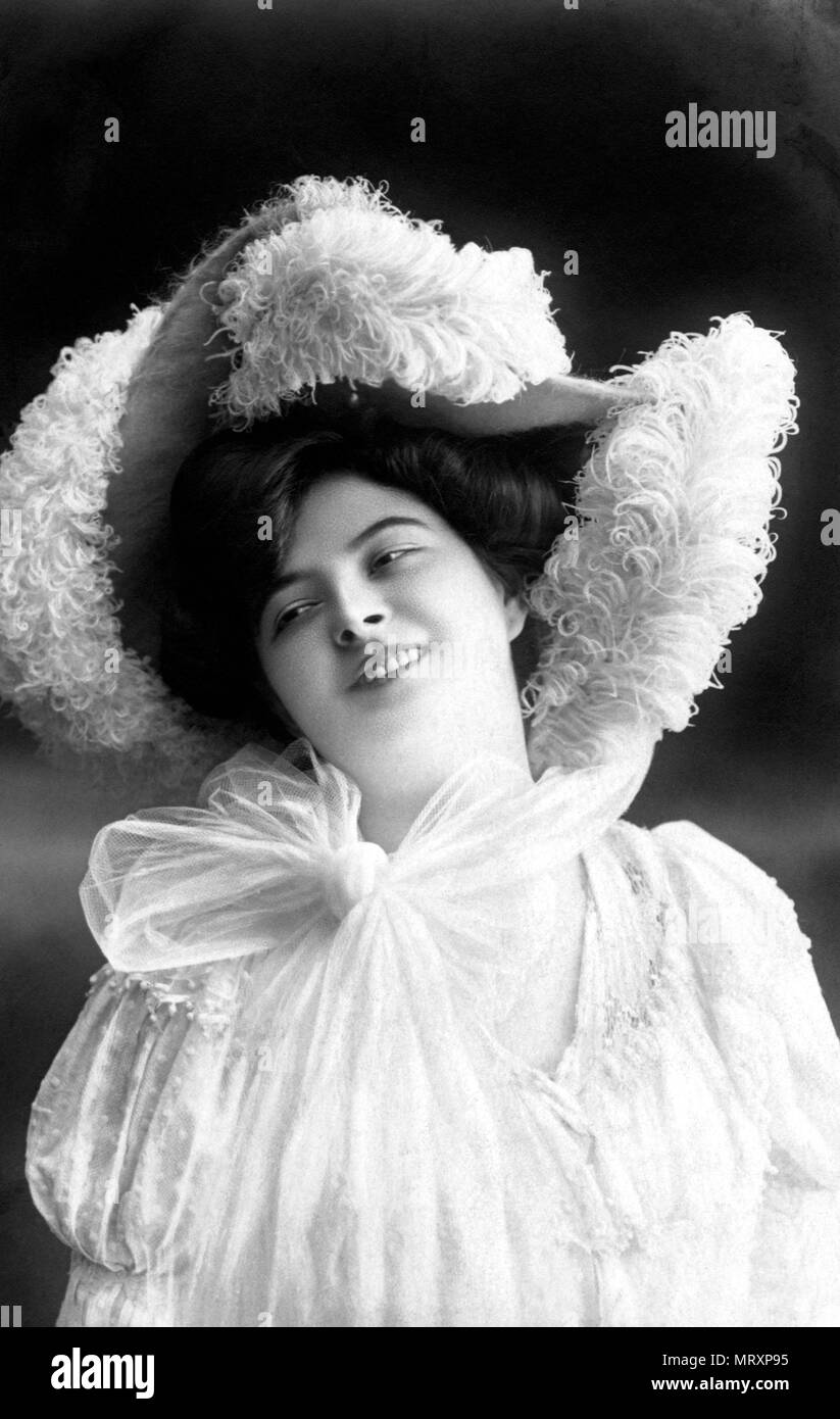 La mode, la mode, la femme à chapeau chapeau de plumes, 1910, Allemagne Banque D'Images