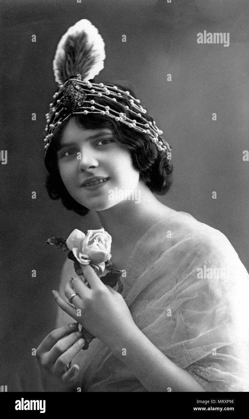 Portrait, mode, femme avec des ornements pour les cheveux, 1910, Allemagne Banque D'Images