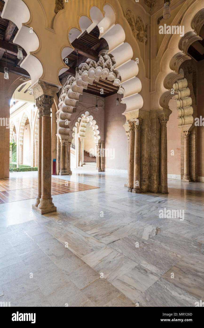 Vue de l'intérieur de l'Aljaferia palace. Zaragoza, Aragon, Espagne, Europe Banque D'Images