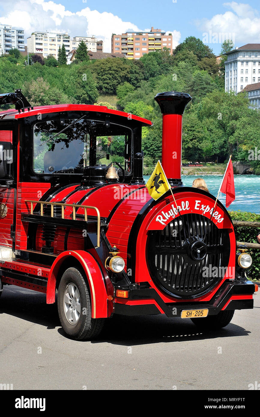 Mini train au chutes du Rhin, est la plus grande chute d'eau en Suisse, Europe Banque D'Images