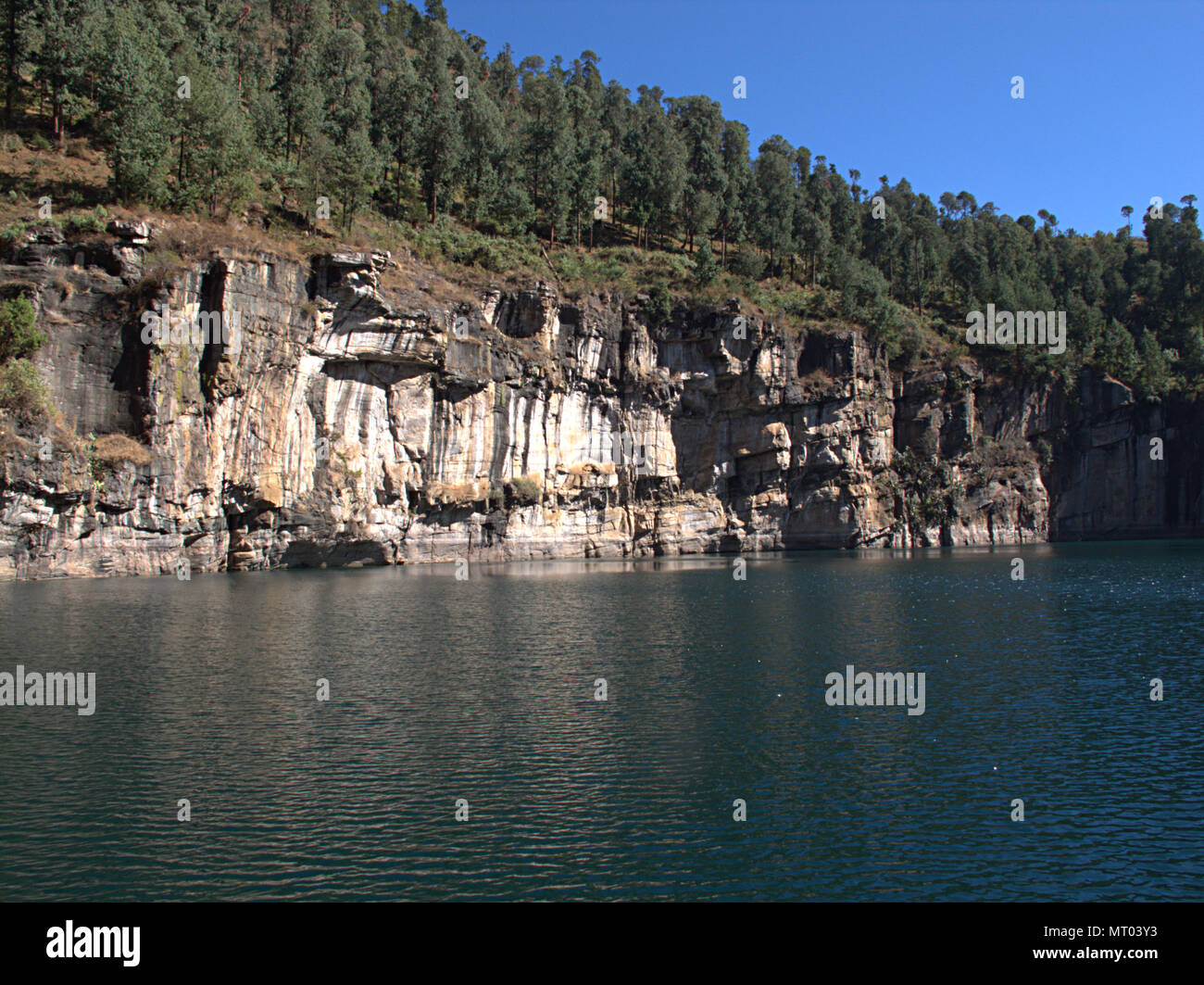 Lac volcanique Tritriva, dans le sud-ouest du centre-est de Madagascar, dans la région de Vàkinankàratra, situé près du village de Belazao, Madagascar, Afrique Banque D'Images