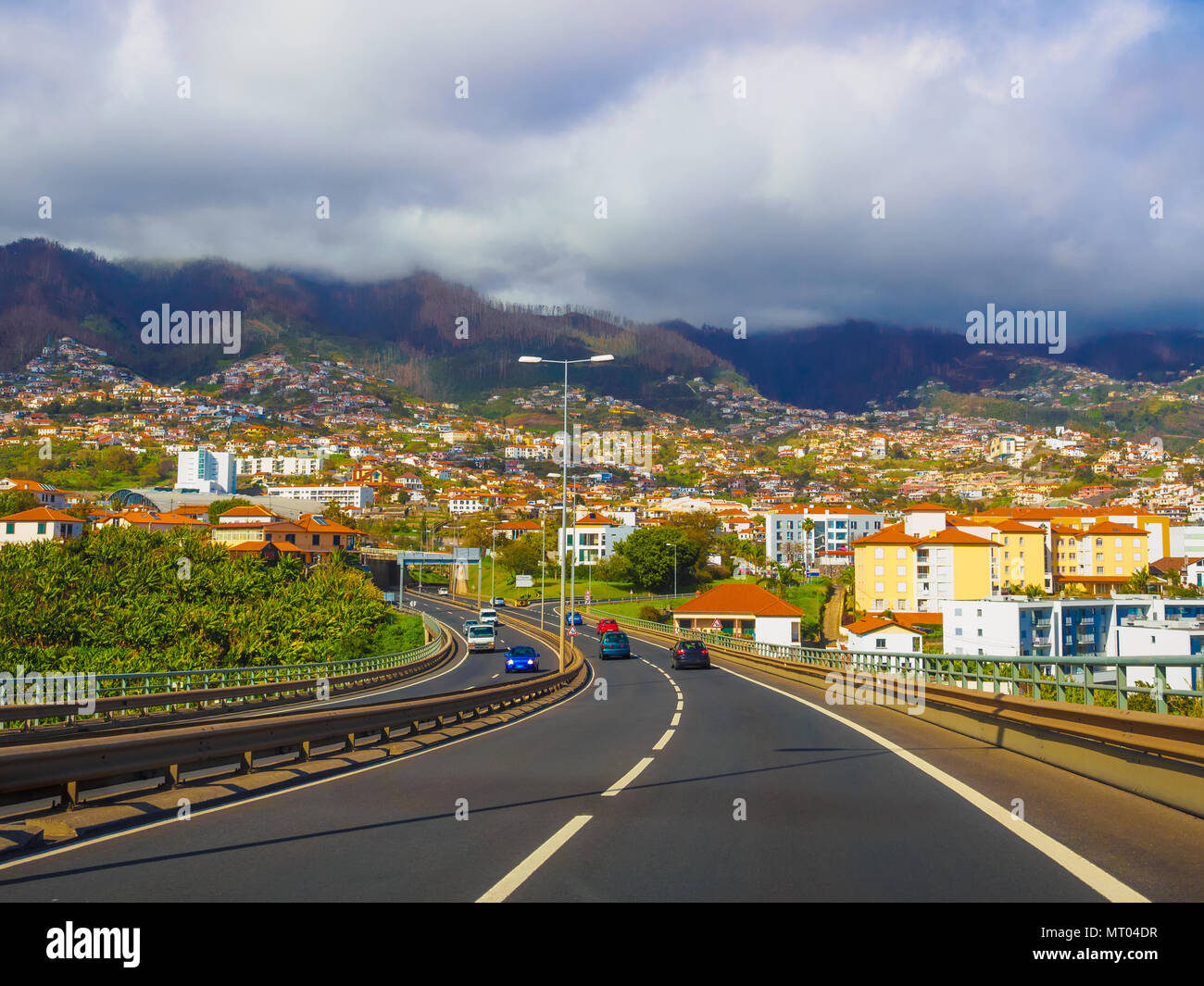 Scène de voyage sur la route dans la capitale Funchal, Madeira island Banque D'Images