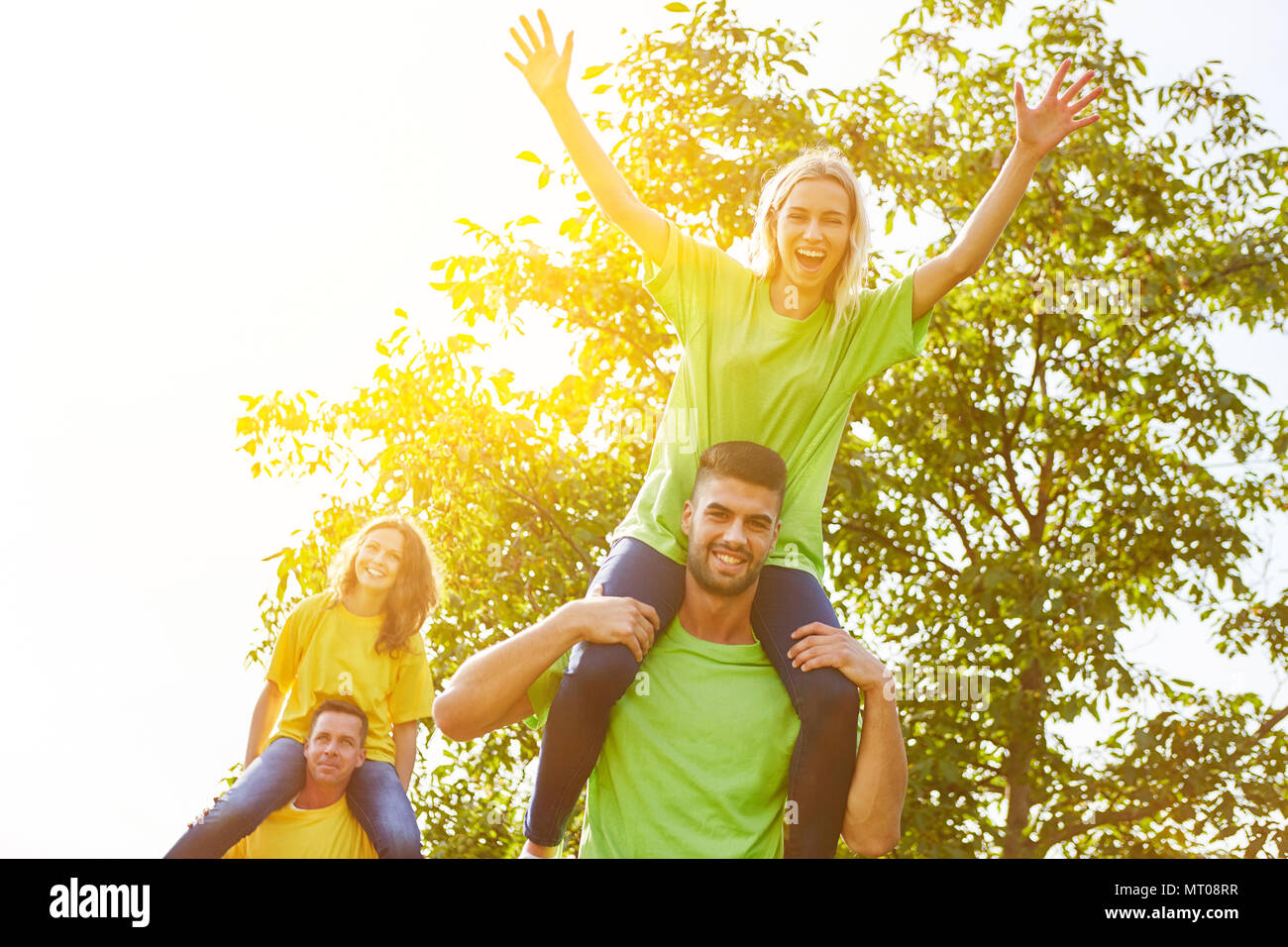 À Sportfest de ferroutage comme dans la nature de l'événement team building Banque D'Images