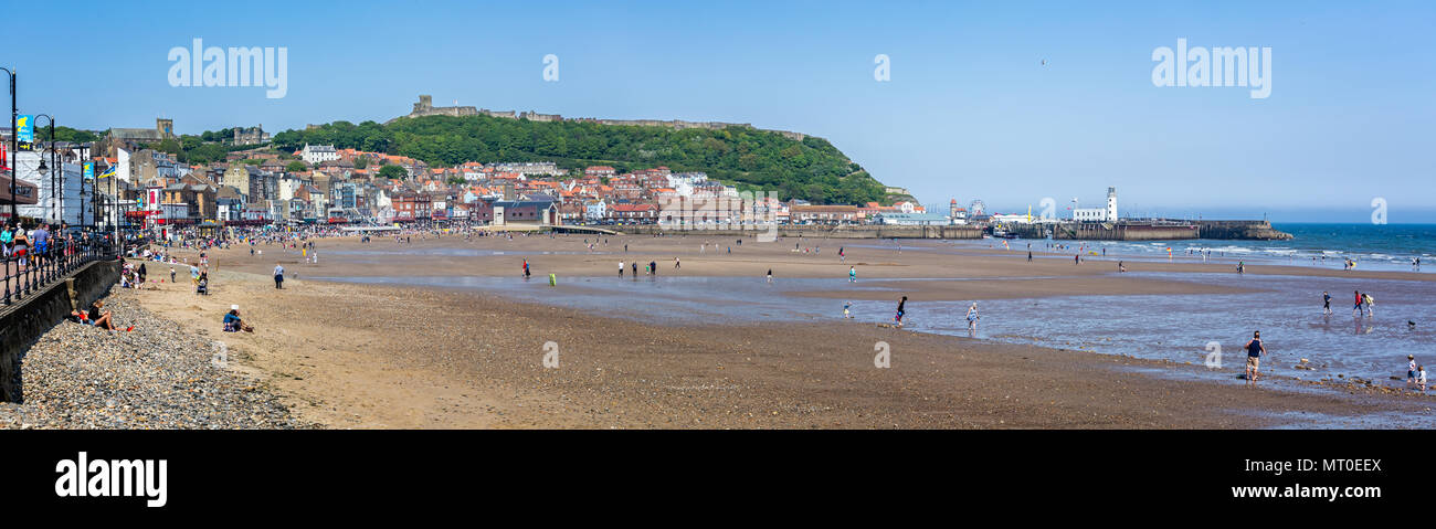 Scarborough beach panorama pris à Scarborough, Yorkshire, Royaume-Uni le 20 mai 2018 Banque D'Images